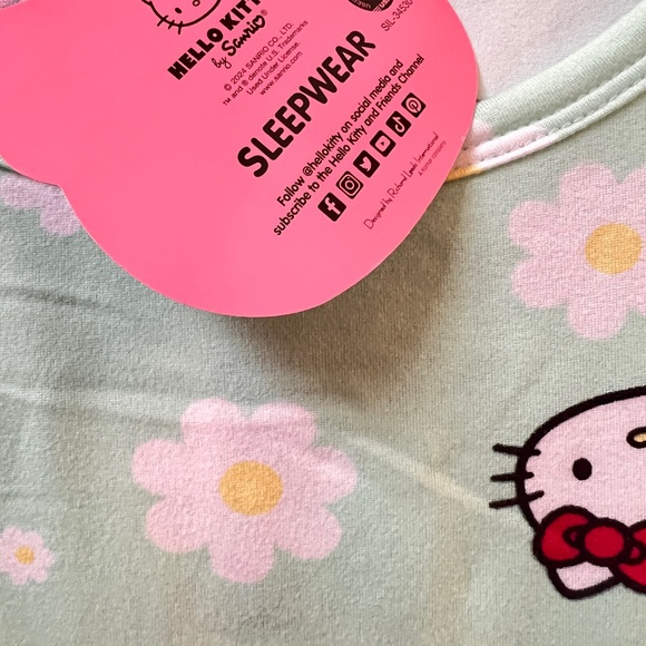 Hello Kitty Pajama Set - Size Large - Picture 5 of 7